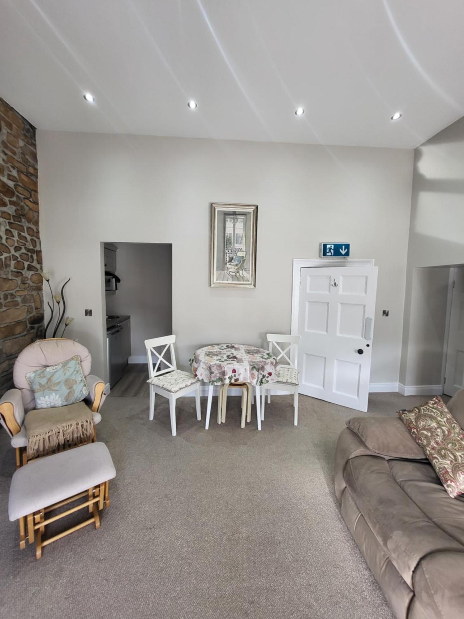 Charming 2-Bed Apartment In Donegal Town Centre Eksteriør billede
